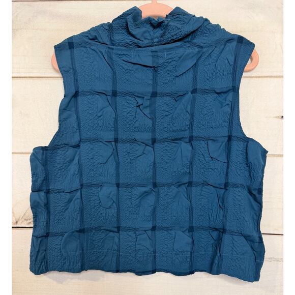 Liv by Habitat Clothes Size SM Sleeveless Top Blue Textured Fun Collar - Picture 2 of 4